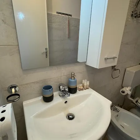 Eight Wonder Будинок відпочинку *